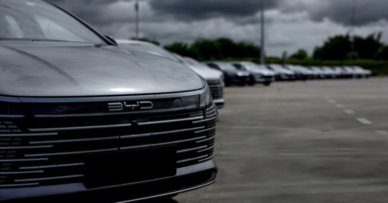 El escándalo de BYD en Brasil y el lado oscuro de la industria de autos eléctricos